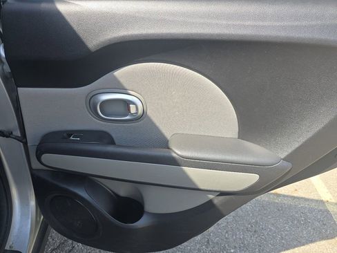 Used 2017 Kia Soul + FWD image 17