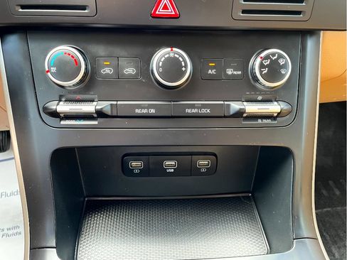 Used 2023 Kia Carnival LX FWD image 18