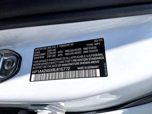 Certified 2024 Porsche Macan AWD/4WD image 35