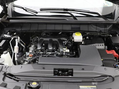 Used 2025 Nissan Pathfinder SV image 25