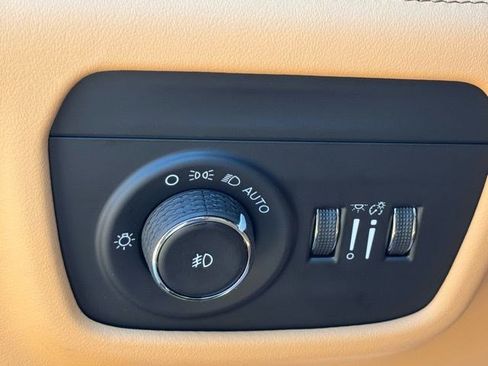 New 2026 Jeep Grand Cherokee Summit w/ Obsidian Package AWD/4WD image 14