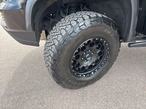 Used 2021 Chevrolet Colorado ZR2 w/ ZR2 Midnight Special Edition AWD/4WD image 8