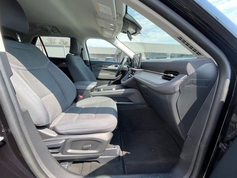 Used 2025 Ford Explorer Active AWD/4WD image 25