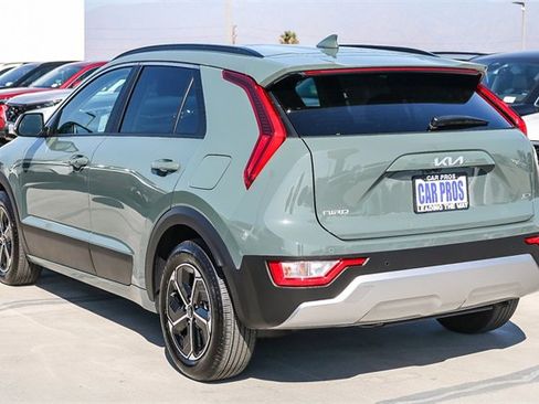 Used 2025 Kia Niro EX image 10
