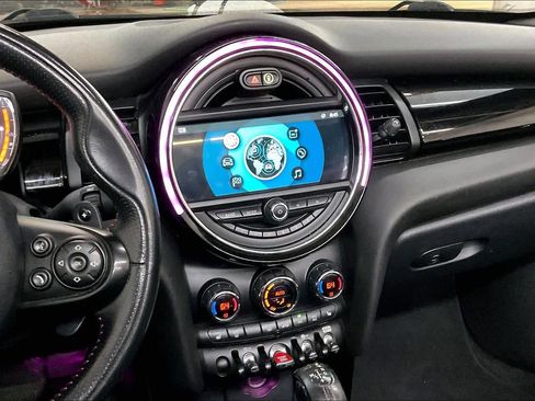 Used 2019 MINI Cooper S w/ Premium Package image 9