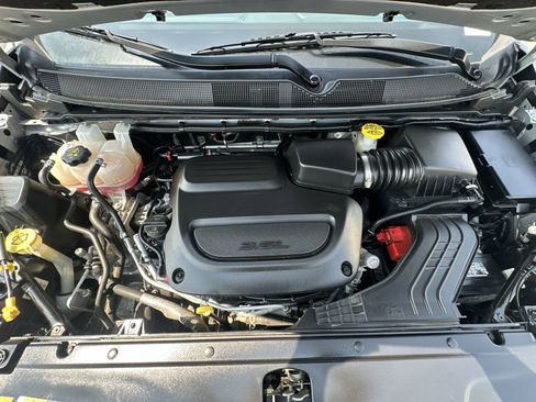 Used 2023 Chrysler Pacifica Touring-L FWD image 34