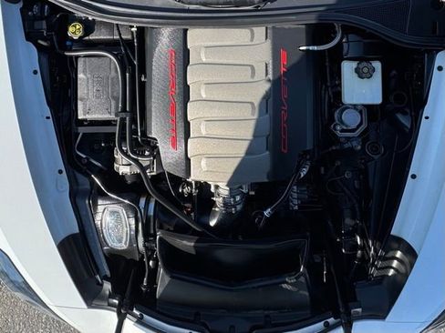 Used 2016 Chevrolet Corvette Stingray Coupe RWD image 2