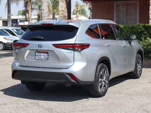 Used 2023 Toyota Highlander XLE FWD image 9