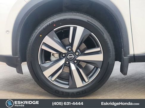 Used 2023 Nissan Rogue SL w/ SL Premium Package image 13