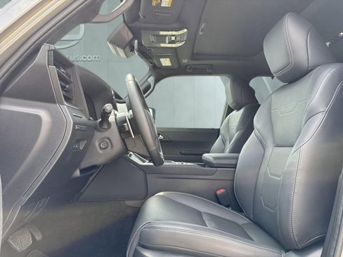 Certified 2025 Lexus GX 550 w/ Accessory Package (2T) image 9