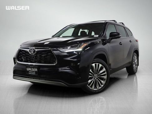 Used 2025 Toyota Highlander Platinum AWD/4WD image 1