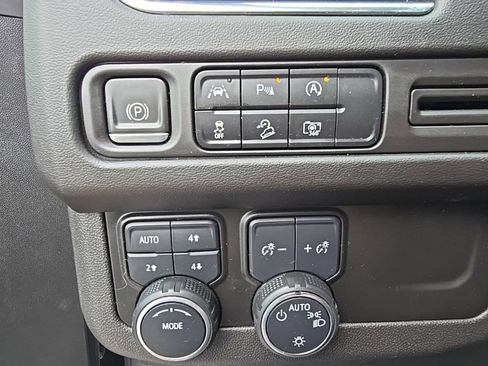 Used 2023 Chevrolet Tahoe Z71 image 18