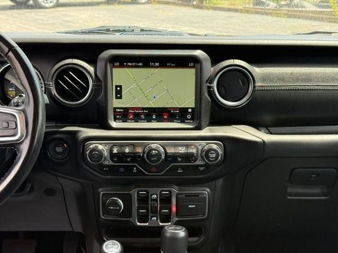 Used 2022 Jeep Wrangler Unlimited Sahara w/ Cold Weather Group AWD/4WD image 13
