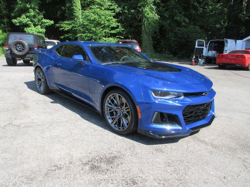 Used 2022 Chevrolet Camaro ZL1 RWD image 3