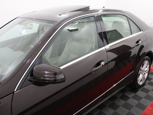 Used 2010 Mercedes-Benz E 350 4MATIC Sedan image 9