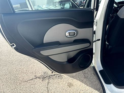 Used 2016 Kia Soul + image 13