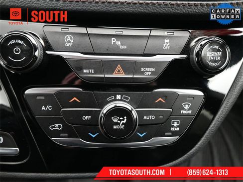 Used 2020 Chrysler Pacifica Limited image 16