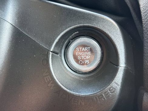Used 2023 Jeep Renegade Altitude AWD/4WD image 19