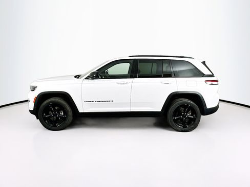 Used 2023 Jeep Grand Cherokee Altitude image 4