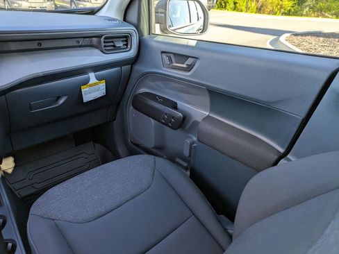 New 2025 Ford Maverick XL image 18