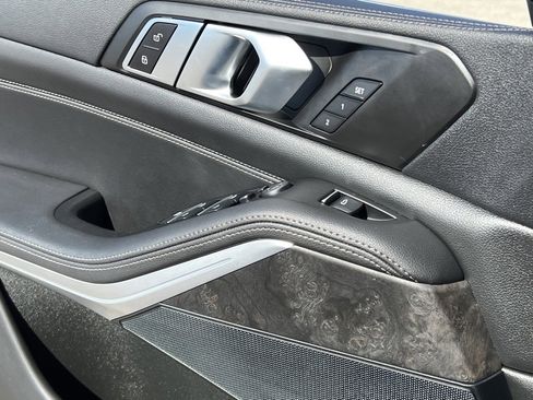 Used 2022 BMW X5 xDrive40i w/ Parking Assistance Package image 30