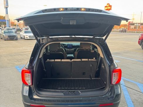 Used 2023 Ford Explorer XLT w/ Equipment Group 202A image 6