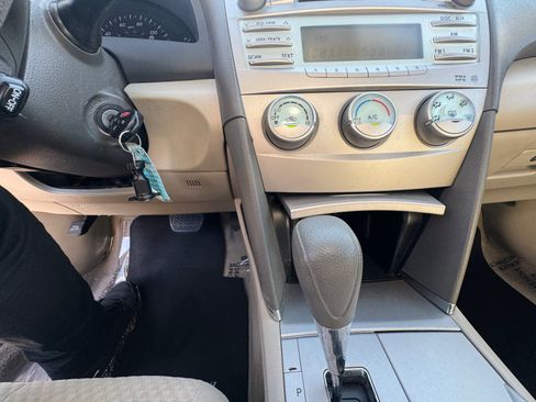 Used 2007 Toyota Camry LE FWD image 32