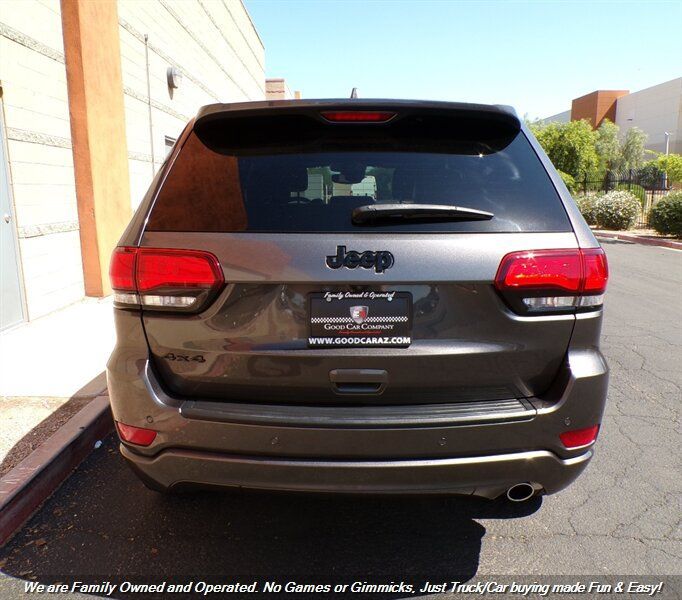 Used 2021 Jeep Grand Cherokee Laredo X AWD/4WD image 4