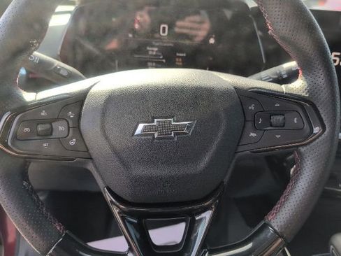 Used 2025 Chevrolet Trax RS FWD image 20