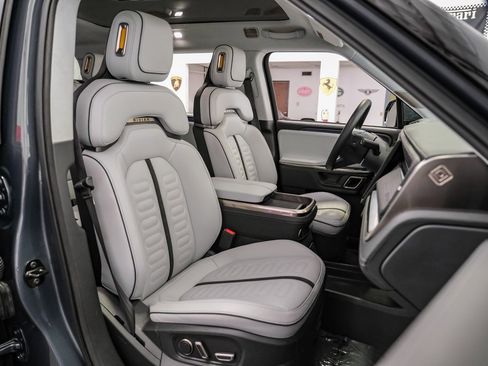 Used 2023 Rivian R1S Adventure image 35