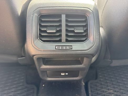 Used 2022 Volkswagen Taos SE image 21