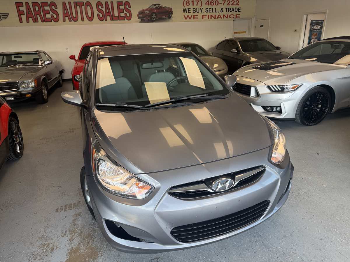 Used 2013 Hyundai Accent GLS FWD image 1