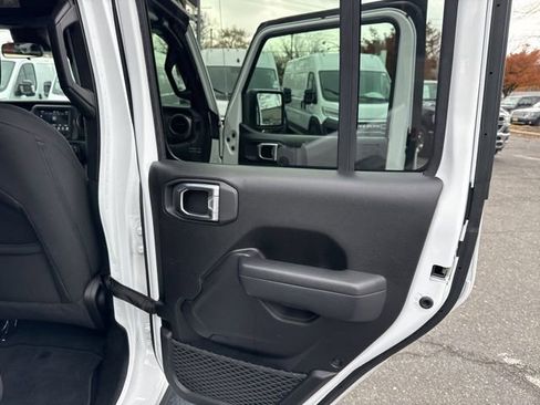 Used 2022 Jeep Wrangler Unlimited Sport image 30