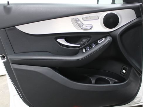 Used 2021 Mercedes-Benz GLC 300 image 11