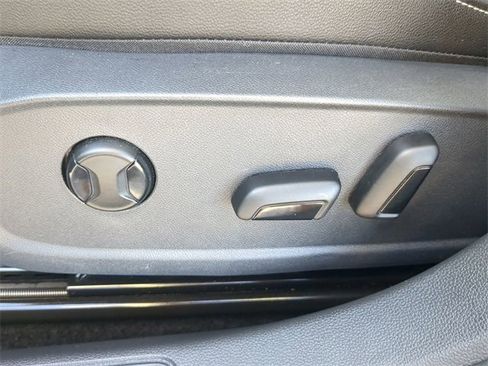 Certified 2023 Volkswagen Jetta SE image 19