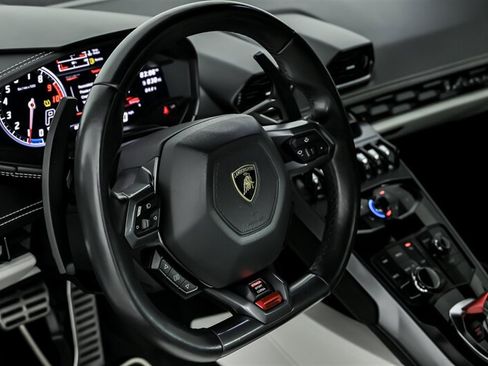 Used 2018 Lamborghini Huracan LP 580-2 RWD image 24
