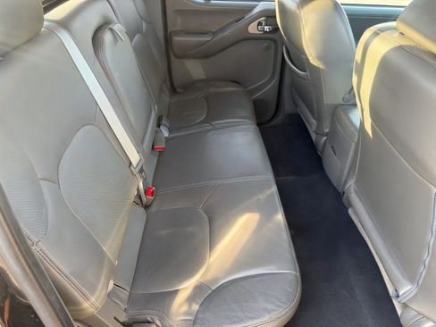 Used 2019 Nissan Frontier SL image 28