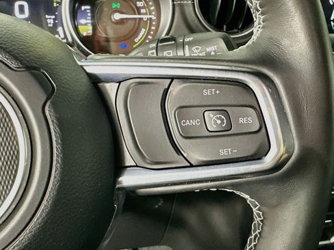 Used 2022 Jeep Wrangler Unlimited Sahara w/ Cold Weather Group AWD/4WD image 13
