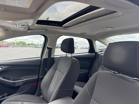 Used 2018 Ford Focus SEL w/ Cold Weather Package FWD image 18