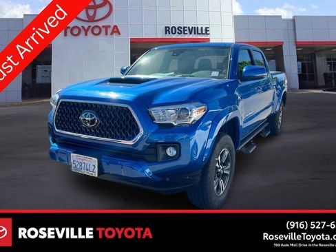 Used 2018 Toyota Tacoma TRD Sport w/ TRD Premium Sport Package image 1