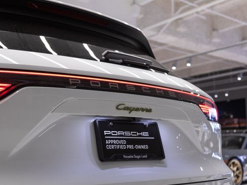 Used 2023 Porsche Cayenne image 33
