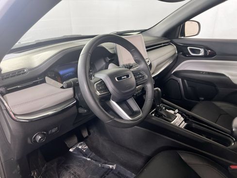 Used 2023 Jeep Compass Limited AWD/4WD image 9