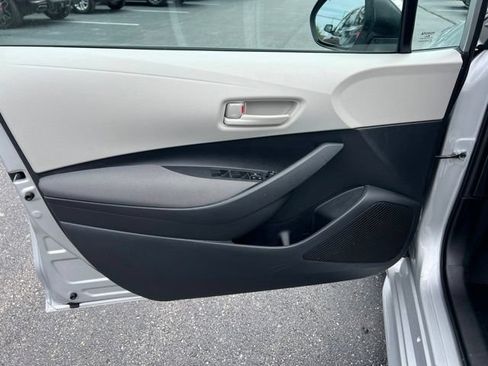 Used 2025 Toyota Corolla LE FWD image 24