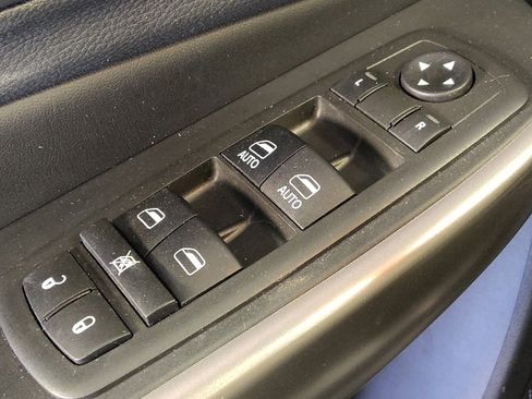 Used 2019 Jeep Cherokee Limited image 27