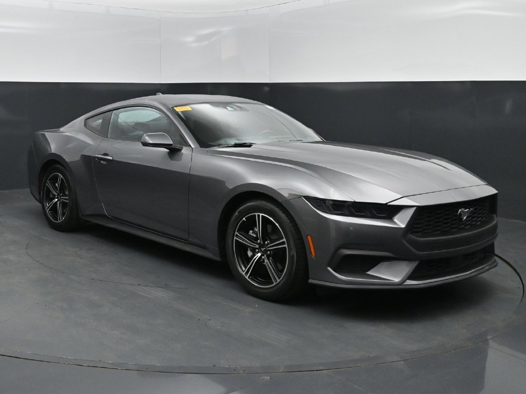 Used 2025 Ford Mustang Coupe RWD image 3