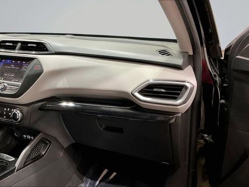 Used 2021 Chevrolet TrailBlazer LS FWD image 17