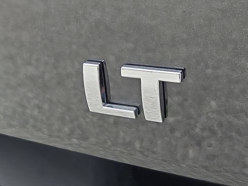 Used 2024 Chevrolet Equinox LT FWD image 9