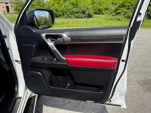 Used 2023 Lexus GX 460 Premium w/ Premium Package image 15