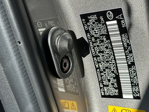 Used 2019 Lexus UX 200 w/ Premium Package FWD image 36