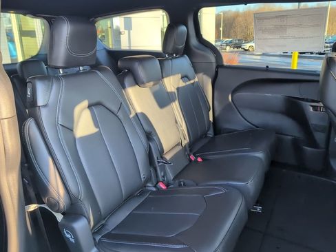 New 2026 Chrysler Pacifica Select image 12